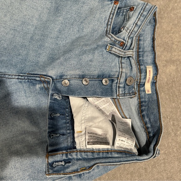 Women's Wedgie Straight-Leg High Rise Cropped Jeans - Picture 2 of 4